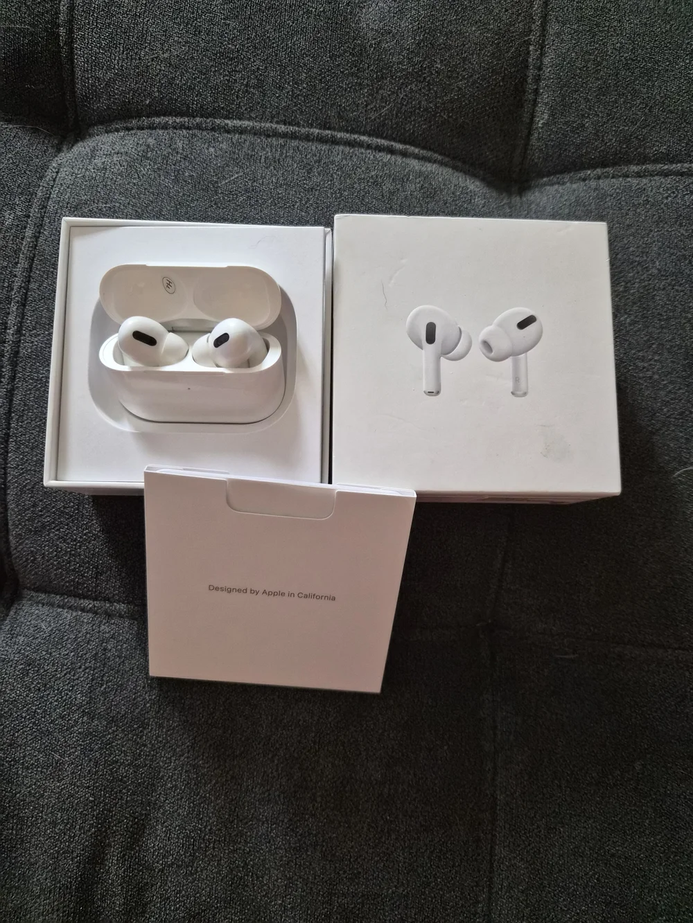 Apple AirPods Pro (White) - Wireless Charging Case